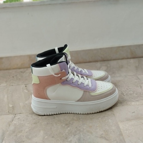 High-top sneakers like new, white with pastel purple and beige