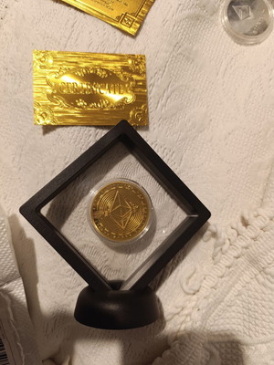 ΣΥΛΛΕΚΤΙΚΟ ΝΟΜΙΣΜΑ ETHEREUM ΧΡΥΣΟ ΣΕ ΜΑΥΡΗ ΘΗΚΗ 11CM ΥΨΟΣ ΣΥΝΟΔΕΥΕΤΑΙ ΑΠΟ CERTIFICATE GOLD COIN 24K