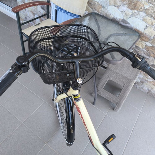 Orient 28" Women's Bicycle like new, beige
