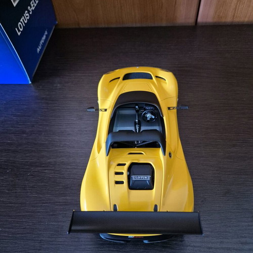 Lotus 3 Eleven Autoart model 1/18 new, yellow metallic