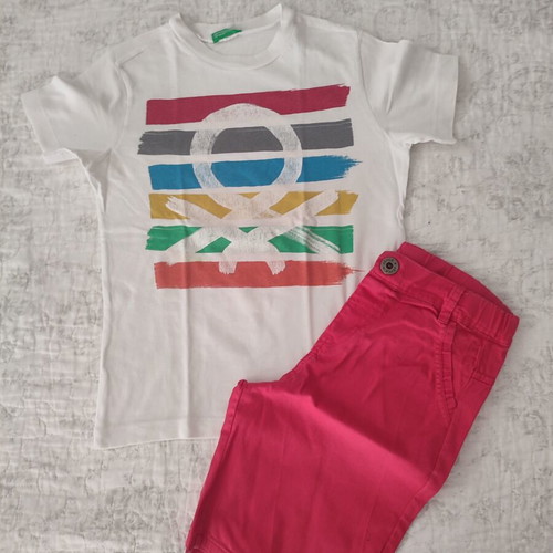 Benetton kids' t-shirt and red shorts used, size 5 years