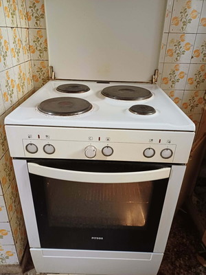 Pitsos kitchen and Davoline extractor hood like new