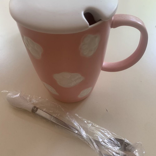 Cup with lid and spoon new, decorated with paw prints