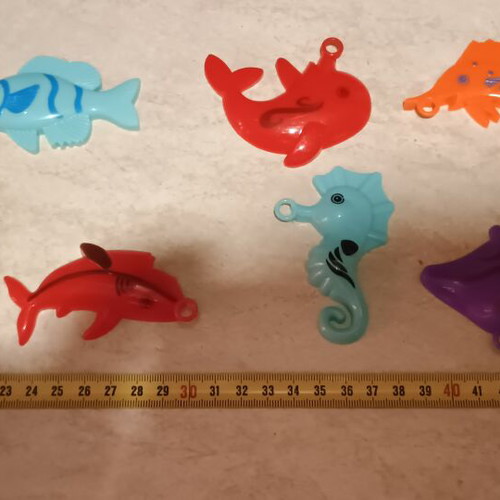 Set of 8 plastic sea creature molds new