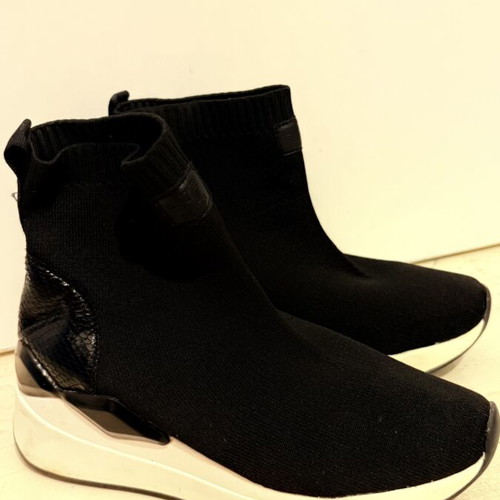 Seven Black Athletic Ankle Boots like new, size 37