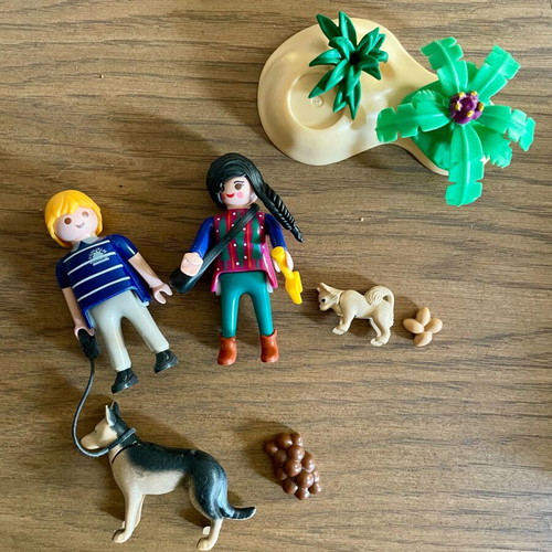 Playmobil Walk With Dogs like new, two figures and 3 dogs