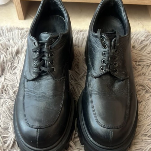 Women's shoes used, size 38, black, with laces