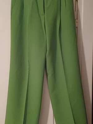 Zara pants size M like new, green with pleats and pockets