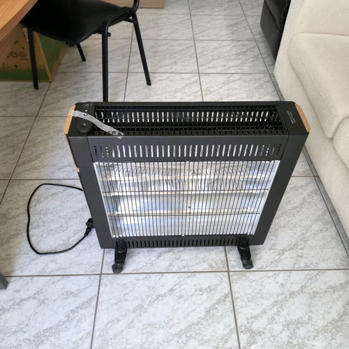 Halogen heater like new with remote control and thermostat