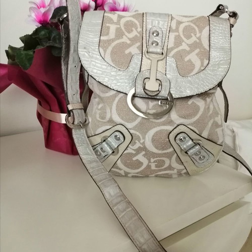 GUESS original beige crossbody bag.