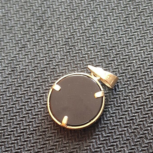 Gold pendant 14 carat like new, 3x2 cm, 2.6 grams