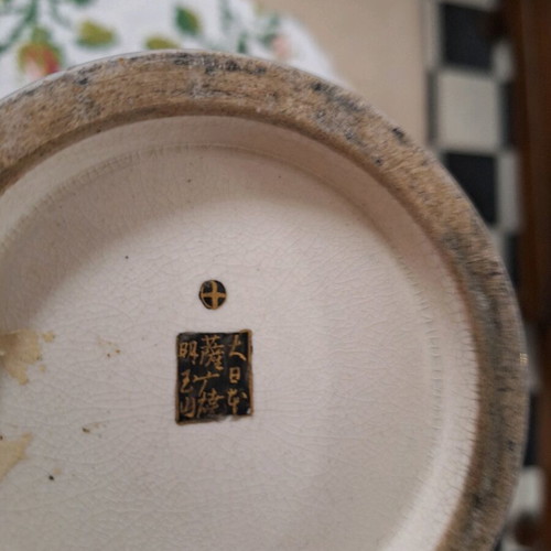 Japanese vase like new, antique with rare design and handmade details