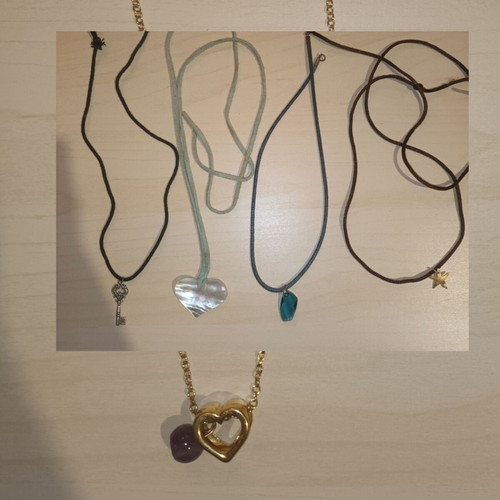 Necklaces like new, set of 6 pendants