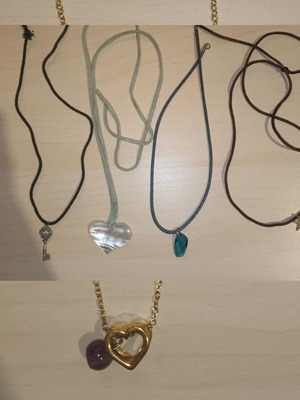Necklaces like new, set of 6 pendants