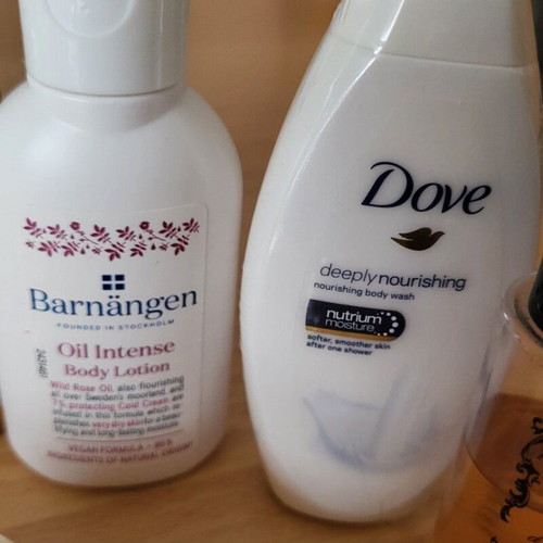 Samples of bath and body products new, pack