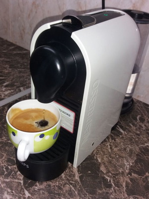 Krups Nespresso XN250 σε σαν καινούργιο κατάσταση με δοχείο 700ml και 19bar