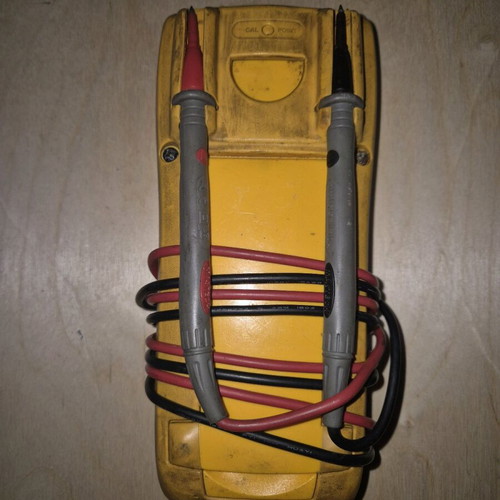 Fluke 175 digital True RMS multimeter used with AC measurement