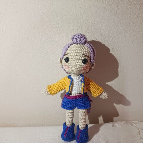Rumi doll from K-pop demon hunters with removable clothes, new