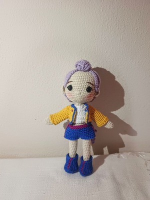 Rumi doll from K-pop demon hunters with removable clothes, new