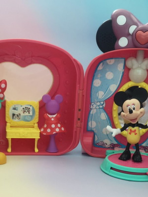 Disney Minnie Mouse Fashion on the Go playset 2011 by Mattel like new