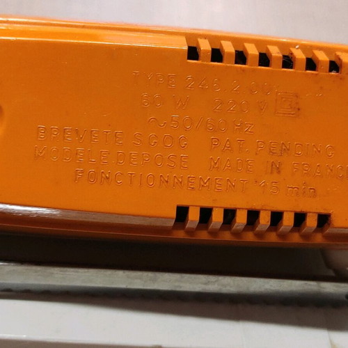 Electric knife used with stainless steel blades
