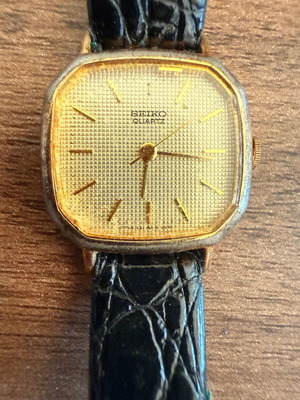 Seiko vintage watch stainless steel with strap like new