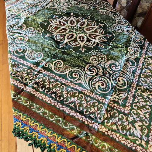 Vintage velvet tablecloth 160 x 160 like new