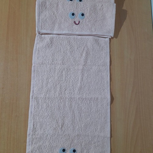 Hand Towels pack of 4, pink, 500 gsm, 100% cotton, new