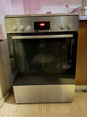 Φούρνος Bosch μεταχειρισμένος, χωρητικότητα 66 lt, 7 λειτουργίες