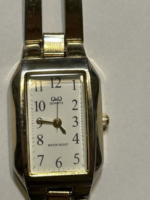 Q&Q Quartz watch new women's elegant gold and white