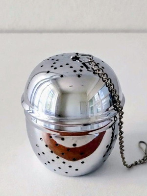 Large stainless steel tea and herb infuser ball with chain, like new