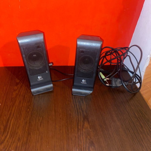 Ηχεία γραφείου Logitech μεταχειρισμένα με μικρό σπάσιμο
