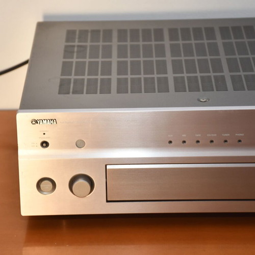 Yamaha AX-397 integrated amplifier like new with phono input