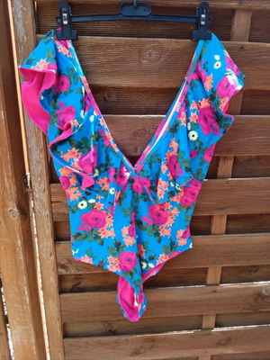One-piece swimsuit size S like new, multicolor