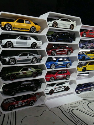 Hot Wheels stand new for 18 cars