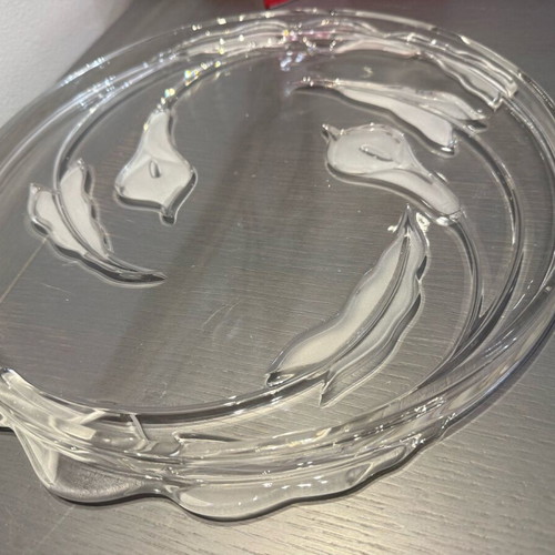 Glass tray with calla lily design like new, 32cm diameter