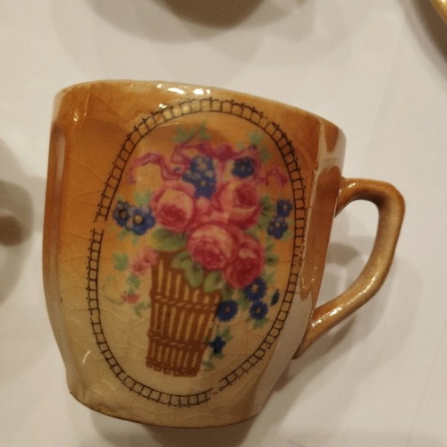 Antique cup set of 6 like new with saucers