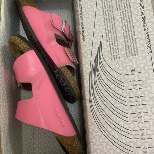 Birkenstock slippers for girl size 32 in good condition, pink