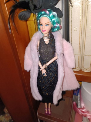Doll with accessories new, pret a porter dress, pink fur