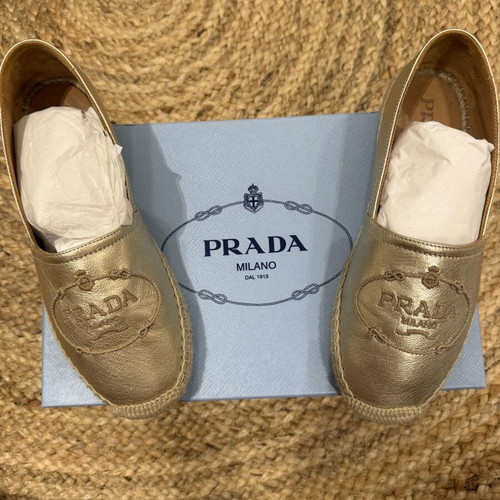 Prada leather espadrilles like new, gold, size 36