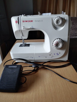 Singer sewing machine like new