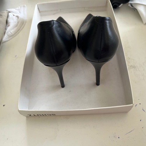 Schutz black leather pumps like new, size 38