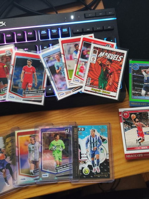 Multi lot NBA and football base inserts cards