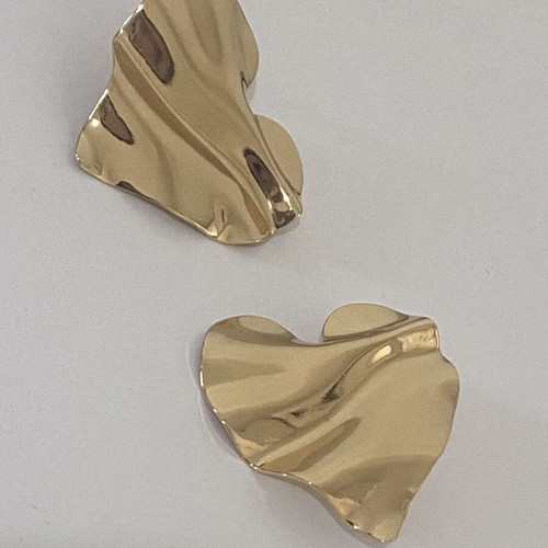 Gold textured wave heart earrings like new