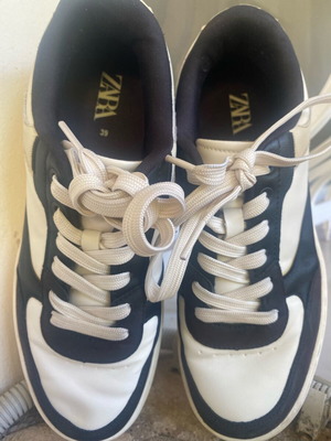 Zara sneaker black and white size 39 like new