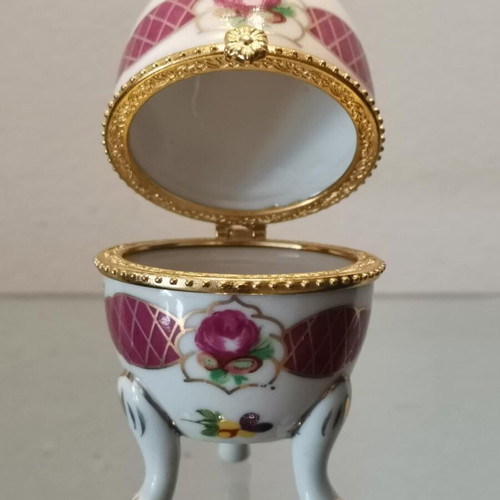 Porcelain egg used with hand-painted decoration Paris Royal