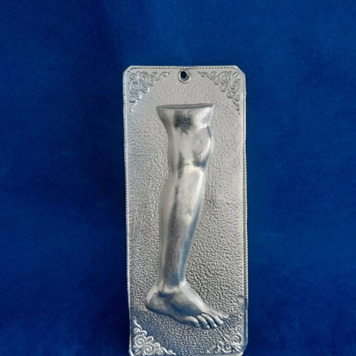 Metal votive in excellent condition