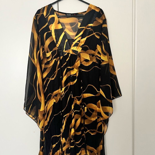 Lynne dress like new, black and gold, size M
