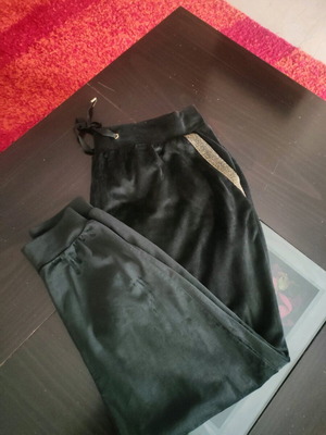 Esmara velvet tracksuit used with gold details