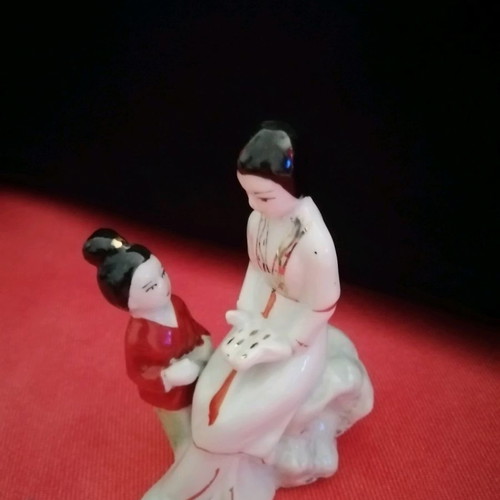 Porcelain figurine Chinese traditional glossy finish like new